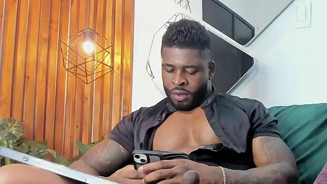 Snapshot of Makonneen chatting on February 2025 01:30:02 AM Makonneen online show from February 2025 01:30:02 AM