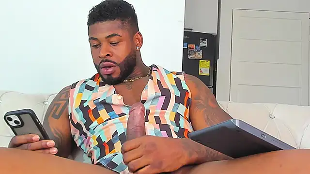 Snapshot of Makonneen chatting on September 2025 10:10:02 PM Makonneen online show from September 2025 10:10:02 PM