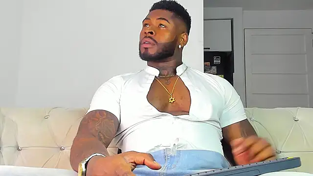 Snapshot of Makonneen chatting on October 2025 09:55:02 PM Makonneen online show from October 2025 09:55:02 PM