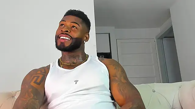 Snapshot of Makonneen chatting on October 2025 12:02:02 AM Makonneen online show from October 2025 12:02:02 AM