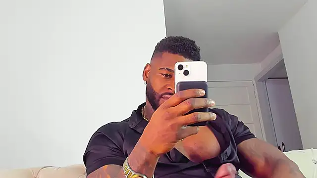 Snapshot of Makonneen chatting on November 2025 04:44:02 AM Makonneen online show from November 2025 04:44:02 AM