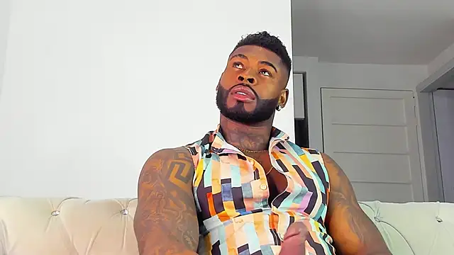 Snapshot of Makonneen chatting on November 2025 04:02:02 AM Makonneen online show from November 2025 04:02:02 AM