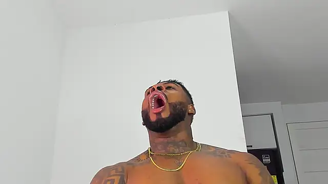 Snapshot of Makonneen chatting on November 2025 11:23:02 AM Makonneen online show from November 2025 11:23:02 AM