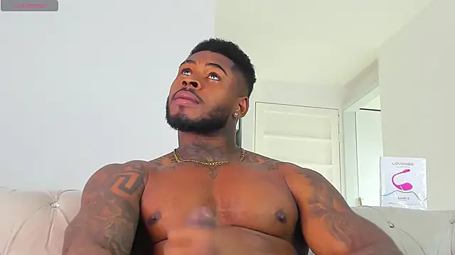 Snapshot of Makonneen chatting on December 2025 07:42:01 PM Makonneen online show from December 2025 07:42:01 PM