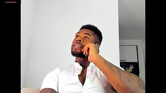 Snapshot of Makonneen chatting on December 2025 10:51:03 PM Makonneen online show from December 2025 10:51:03 PM