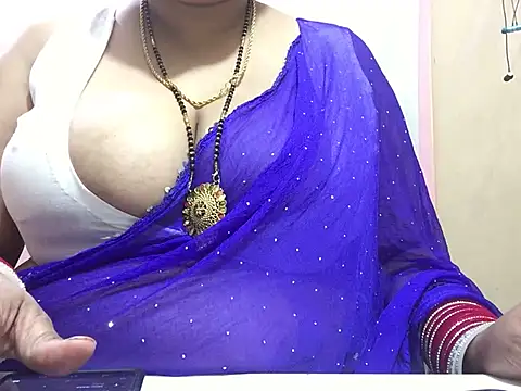 Snapshot of Desi_bhabhiii chatting on December 2024 05:52:02 AM Desi bhabhiii online show from December 2024 05:52:02 AM