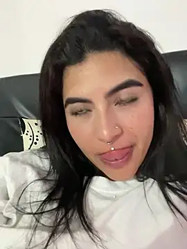  luna torres online show from March 2025 04:38:01 AM