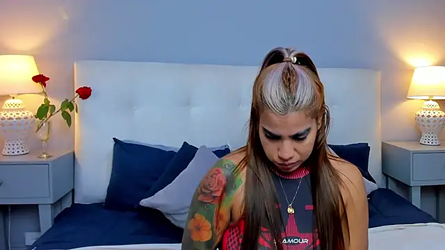 SaraaJhonsonn online show from September 2025 02:53:01 PM