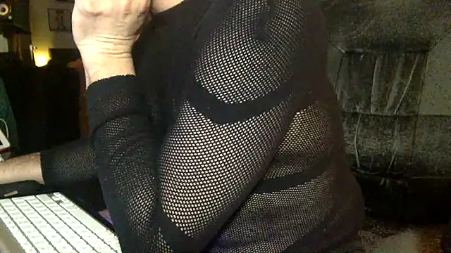 Snapshot of tomz0819 chatting on November 2025 11:26:01 PM tomz0819 online show from November 2025 11:26:01 PM