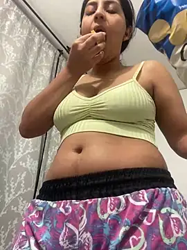 Snapshot of cloe_small chatting on February 2025 03:15:02 AM cloe small online show from February 2025 03:15:02 AM