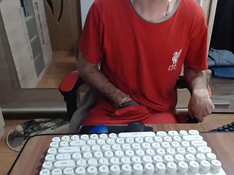 uncutguy01 online show from November 2025 04:55:02 AM