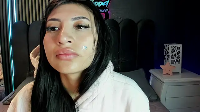 Nicolette ks  online show from May 2026 04:43:01 AM