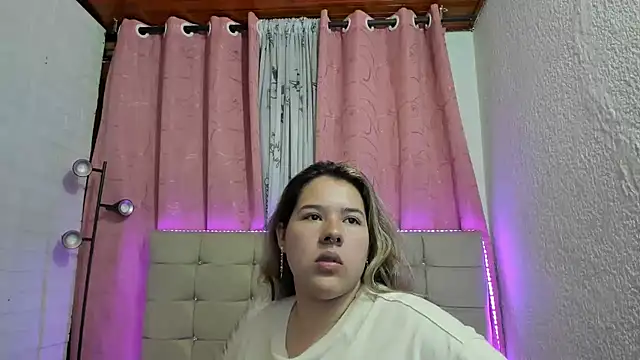 Snapshot of LinaBrowm chatting on March 2025 07:57:02 PM LinaBrowm online show from March 2025 07:57:02 PM