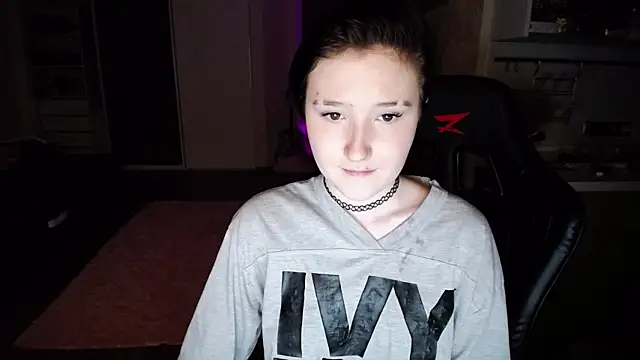Snapshot of Kira_Bakker chatting on February 2025 09:58:02 PM Kira Bakker online show from February 2025 09:58:02 PM