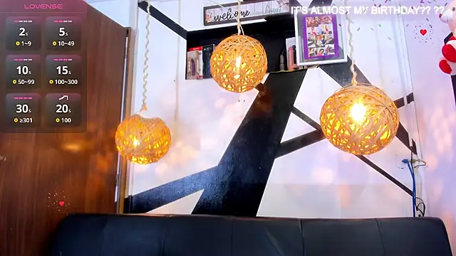 victoria aleia  online show from October 2025 09:59:01 PM