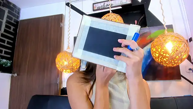 victoria aleia  online show from December 2025 11:00:02 PM