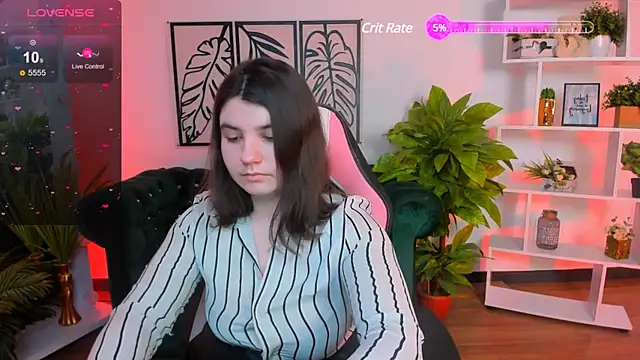 Snapshot of Viola__Shy chatting on February 2025 09:09:01 PM Viola Shy online show from February 2025 09:09:01 PM