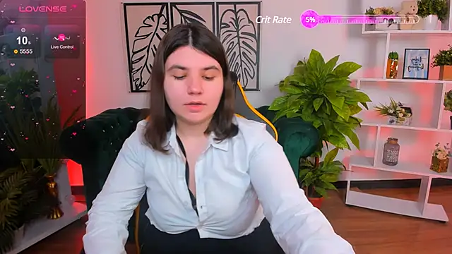 Snapshot of Viola__Shy chatting on February 2025 01:16:02 AM Viola Shy online show from February 2025 01:16:02 AM