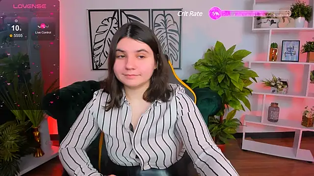 Snapshot of Viola__Shy chatting on February 2025 09:33:02 PM Viola Shy online show from February 2025 09:33:02 PM