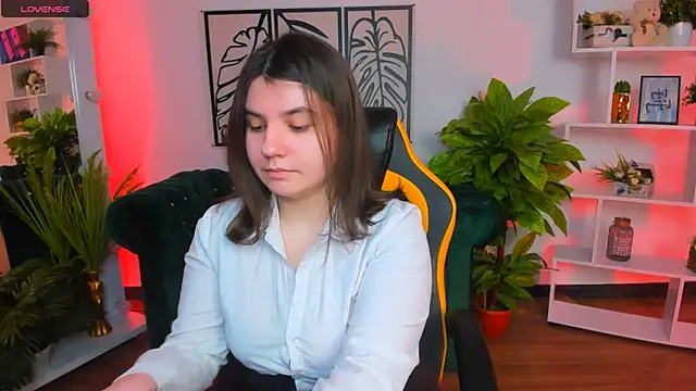 Snapshot of Viola__Shy chatting on March 2025 09:03:01 PM Viola Shy online show from March 2025 09:03:01 PM