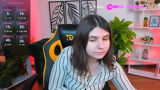 Snapshot of Viola__Shy chatting on March 2025 01:37:02 AM Viola Shy online show from March 2025 01:37:02 AM