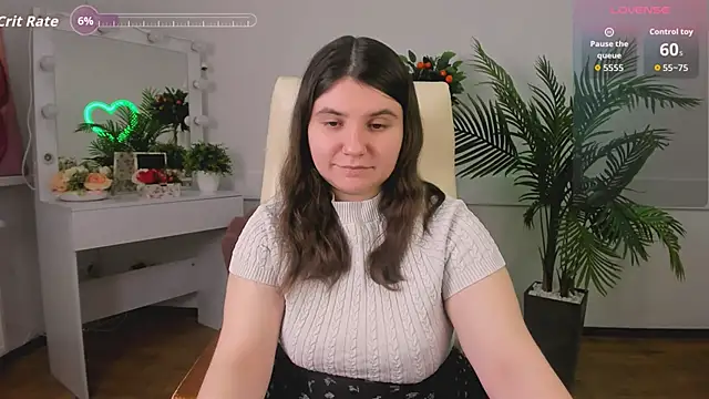 Snapshot of Viola__Shy chatting on November 2025 09:06:01 PM Viola Shy online show from November 2025 09:06:01 PM