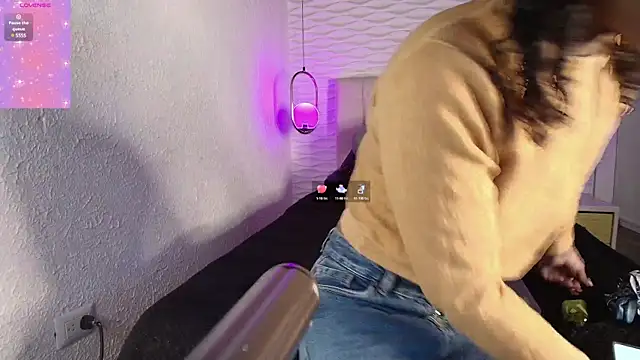 sarah banks1 online show from March 2025 07:03:02 PM