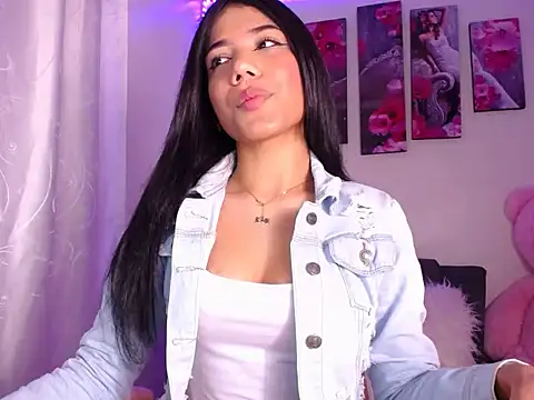 Snapshot of Alissarhys26 chatting on December 2024 12:08:01 AM Alissarhys26 online show from December 2024 12:08:01 AM