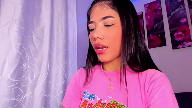 Snapshot of Alissarhys26 chatting on December 2024 02:24:01 AM Alissarhys26 online show from December 2024 02:24:01 AM