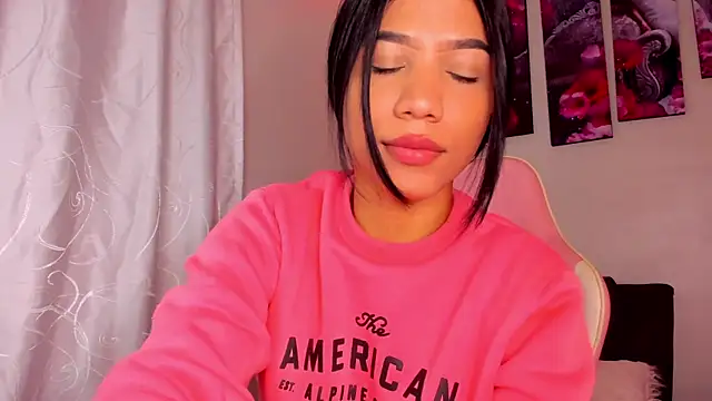 Snapshot of Alissarhys26 chatting on December 2024 01:07:01 AM Alissarhys26 online show from December 2024 01:07:01 AM