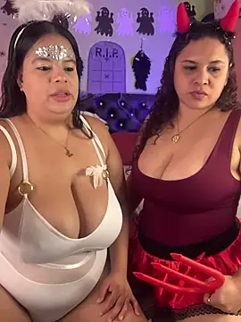 twocurvylatins online show from October 2025 11:55:02 AM