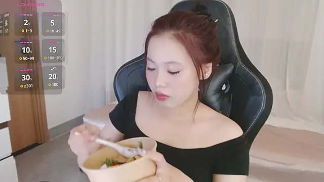 Lin SiYee online show from March 2025 04:32:01 AM