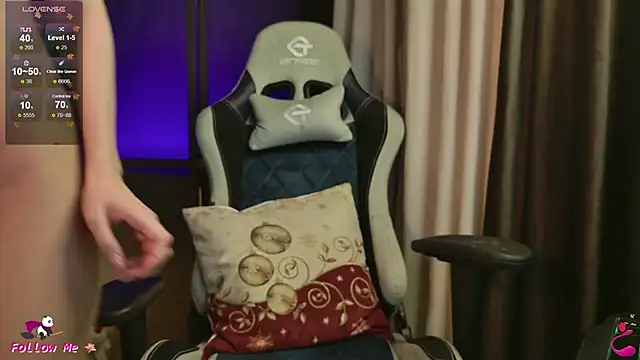 Snapshot of ohLeya chatting on December 2024 06:50:01 PM ohLeya online show from December 2024 06:50:01 PM