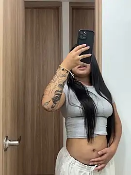 Pretty Isadora online show from December 2025 08:26:01 PM