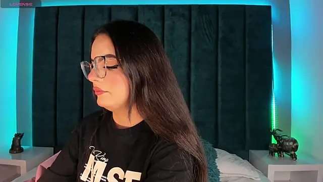 Snapshot of IsabellaGrey19 chatting on November 2025 07:41:02 PM IsabellaGrey19 online show from November 2025 07:41:02 PM