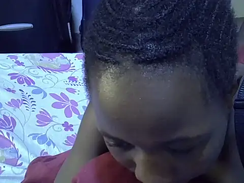 Adaline-Paris online show from November 2025 12:06:02 PM