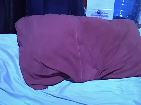 Adaline-Paris online show from December 2025 12:30:01 AM