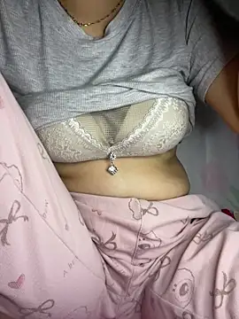 Milk Mom99 online show from December 2025 05:31:02 PM