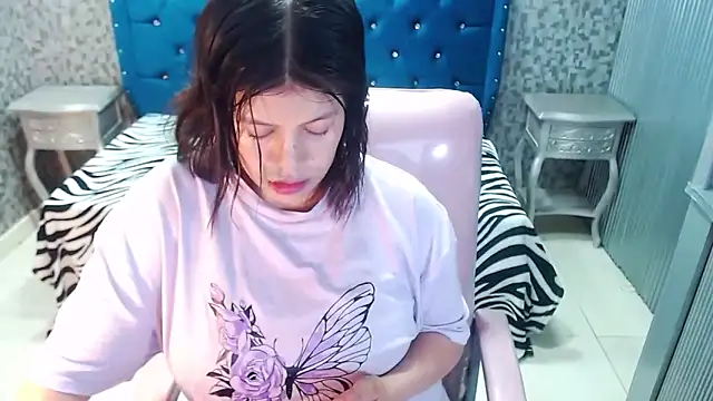 CurvyJulieth online show from September 2025 04:59:02 AM