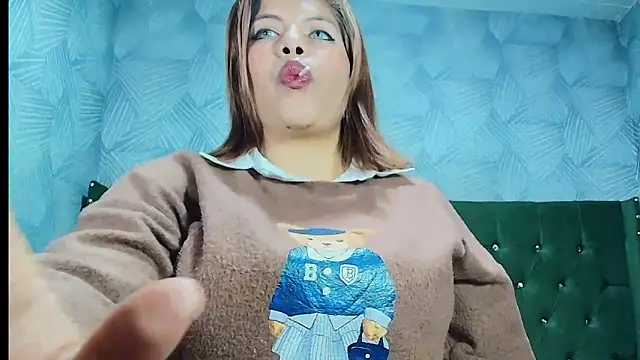 CurvyJulieth online show from May 2026 11:23:01 PM