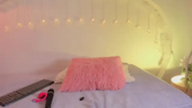 katiepeach  online show from December 2025 11:59:02 AM