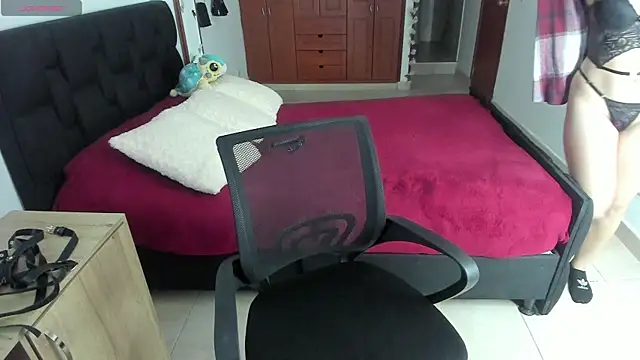 Fiore Sanz  online show from February 2025 02:06:02 AM