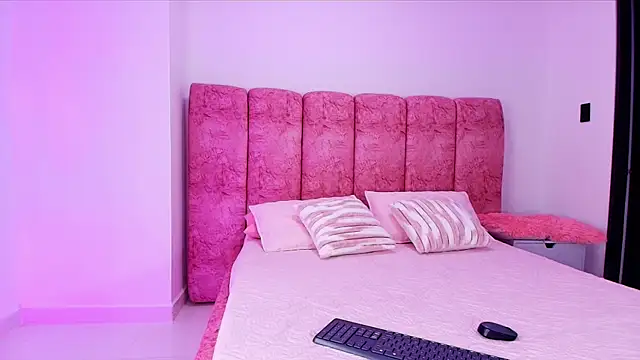 kendal rossi online show from November 2025 12:14:02 PM