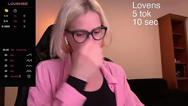 Snapshot of Sexy_Sweets chatting on October 2025 08:05:02 PM Sexy Sweets online show from October 2025 08:05:02 PM