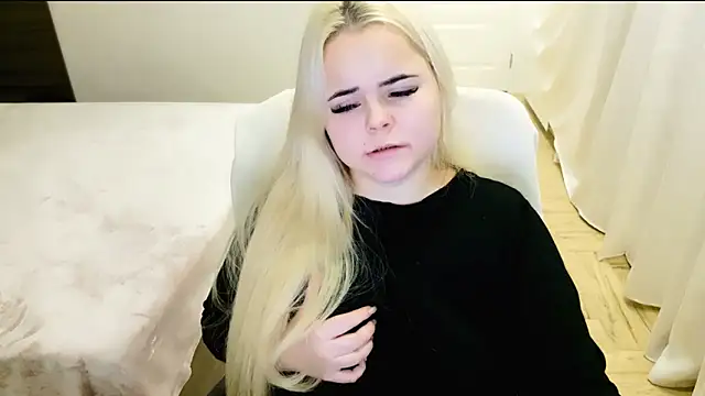 lovely-eyes online show from December 2024 10:44:02 PM