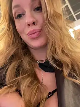 Snapshot of Sweet___Emily chatting on December 2024 02:21:01 PM Sweet Emily online show from December 2024 02:21:01 PM