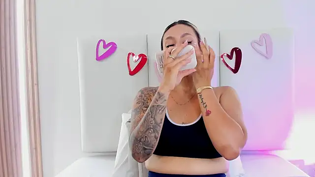 Emily robertss online show from February 2026 07:21:01 PM