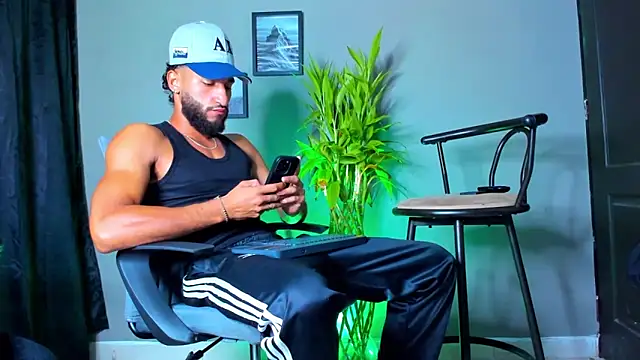 Damian 022 online show from November 2025 11:32:01 AM