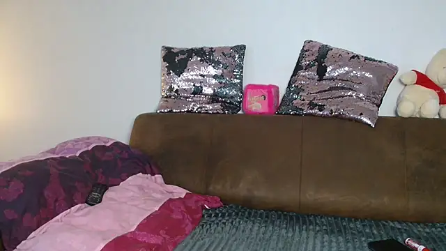 Jasmin-White online show from March 2025 12:00:01 PM