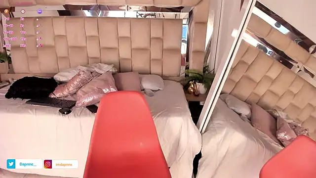 Dapnne  online show from October 2025 12:05:02 PM